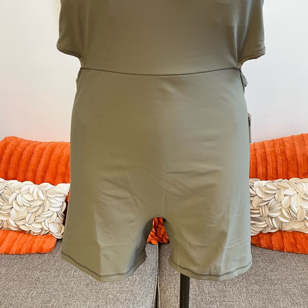 ❣️🆕Old Navy PowerSoft Cutout-Waist Bodysuit for Women -- 6-inch inseam❣️ - Picture 5 of 11